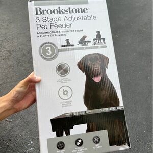 NWT Brookstone Adjustable Pet Feeder - Black